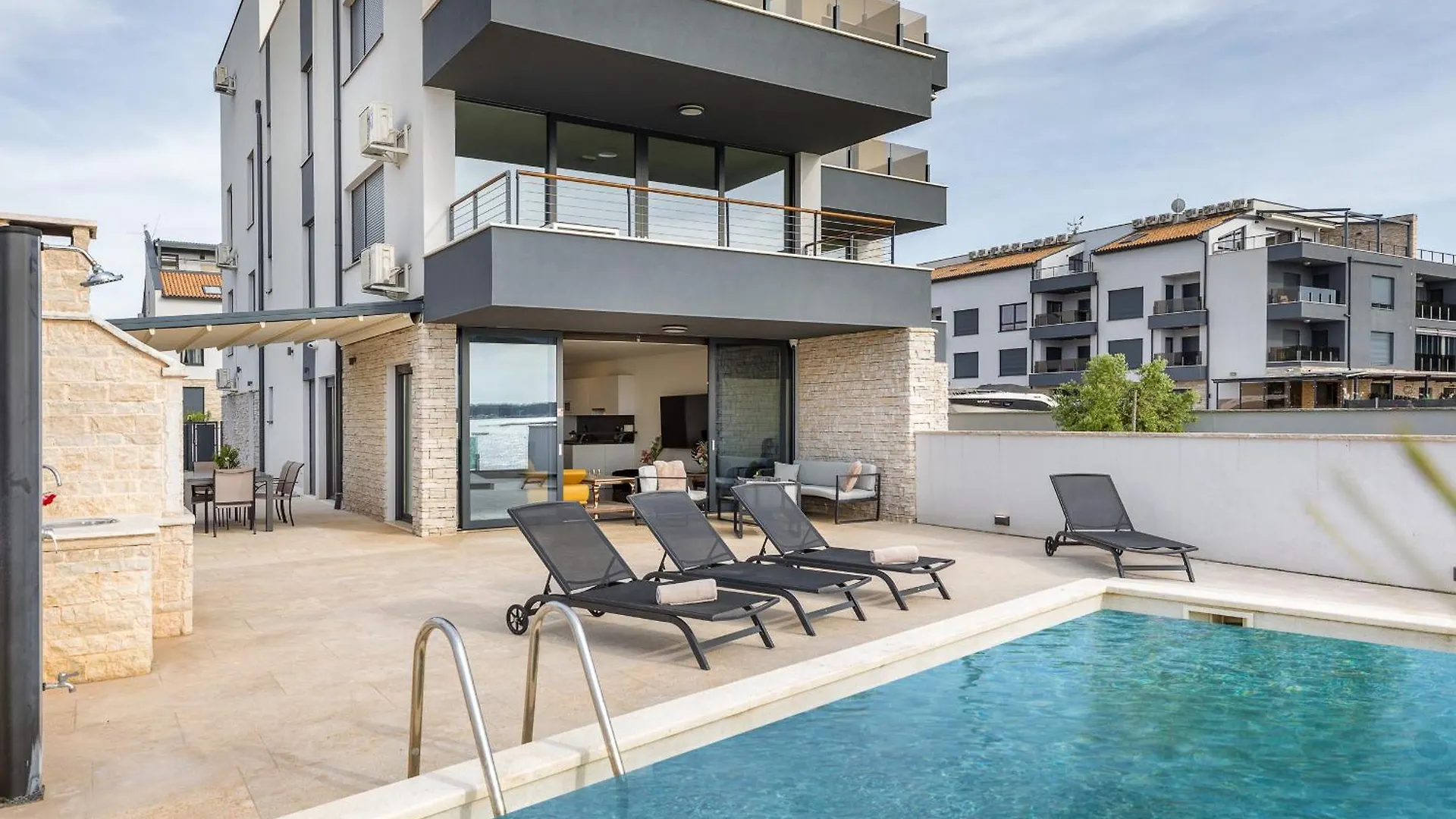 Apartman Infinity Medulin 0*,  Croatia